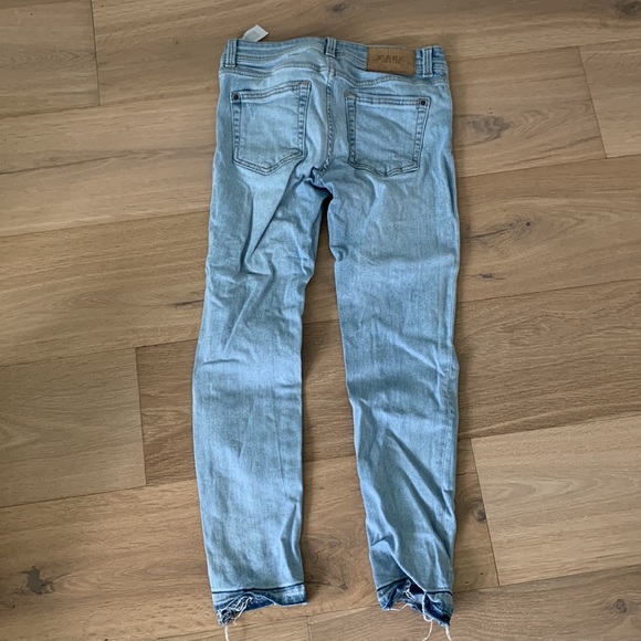 ZARA DISTRESSED CROPPED SKINNY JEANS - SIZE 4 - Picture 4 of 5